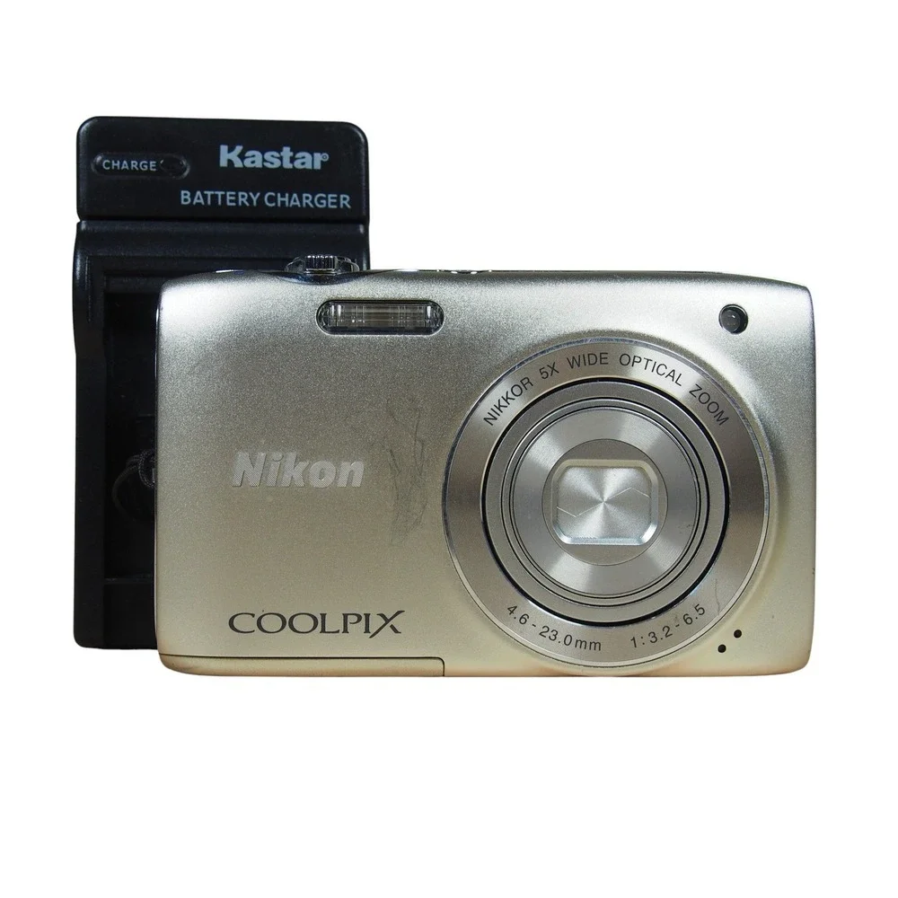 Nikon Coolpix S3100 14.0MP Digital Camera‎ Bundle Silver w/Charger + Battery EUC